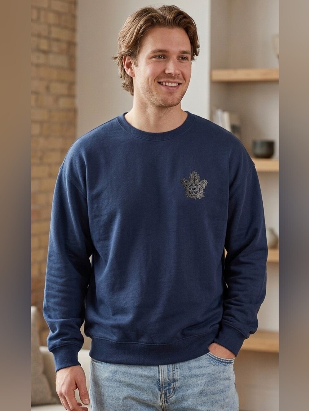 389. NWT - NHL Toronto Maple Leafs Crewneck Sweatshirt